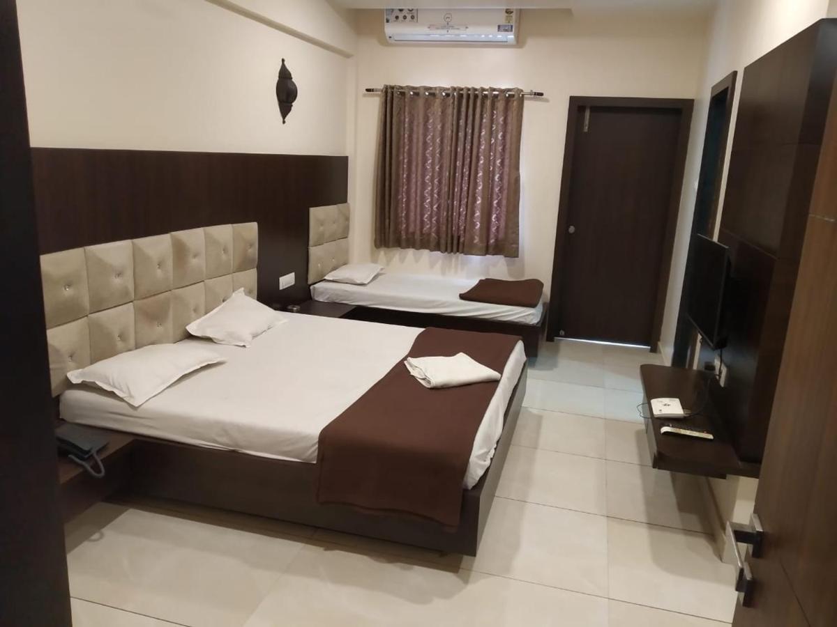 Hotel Kiran Miraj Exterior photo